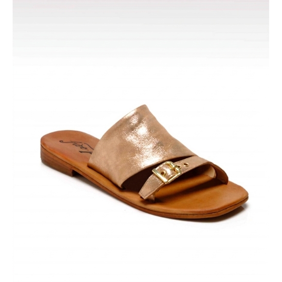 Shop Women NEW FREE PEOPLE women\'s mila flat sandal in rose gold